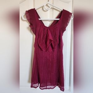 Beautiful!! EUC - boutique top with details. Size Small